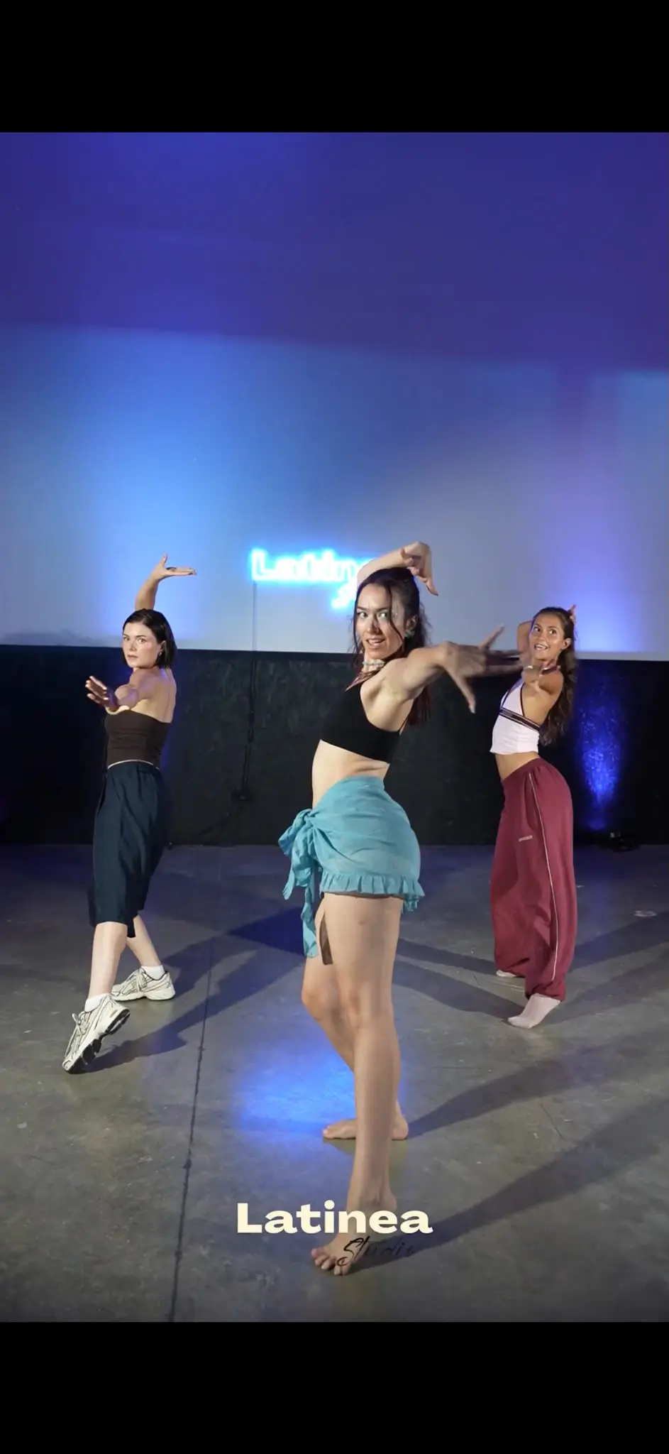 Cours de commercial girly à Troyes — école de danse Latinea