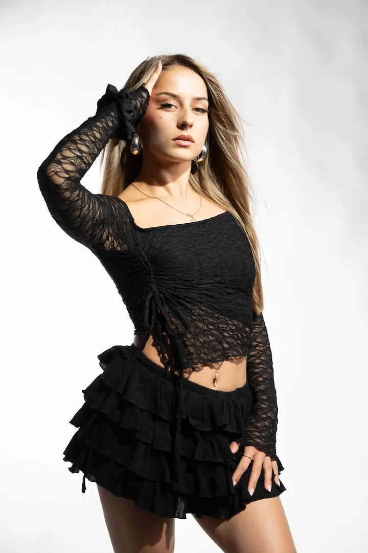 Anouck, professeure d'acro danse et de souplesse à l'école de danse Latinea à Troyes